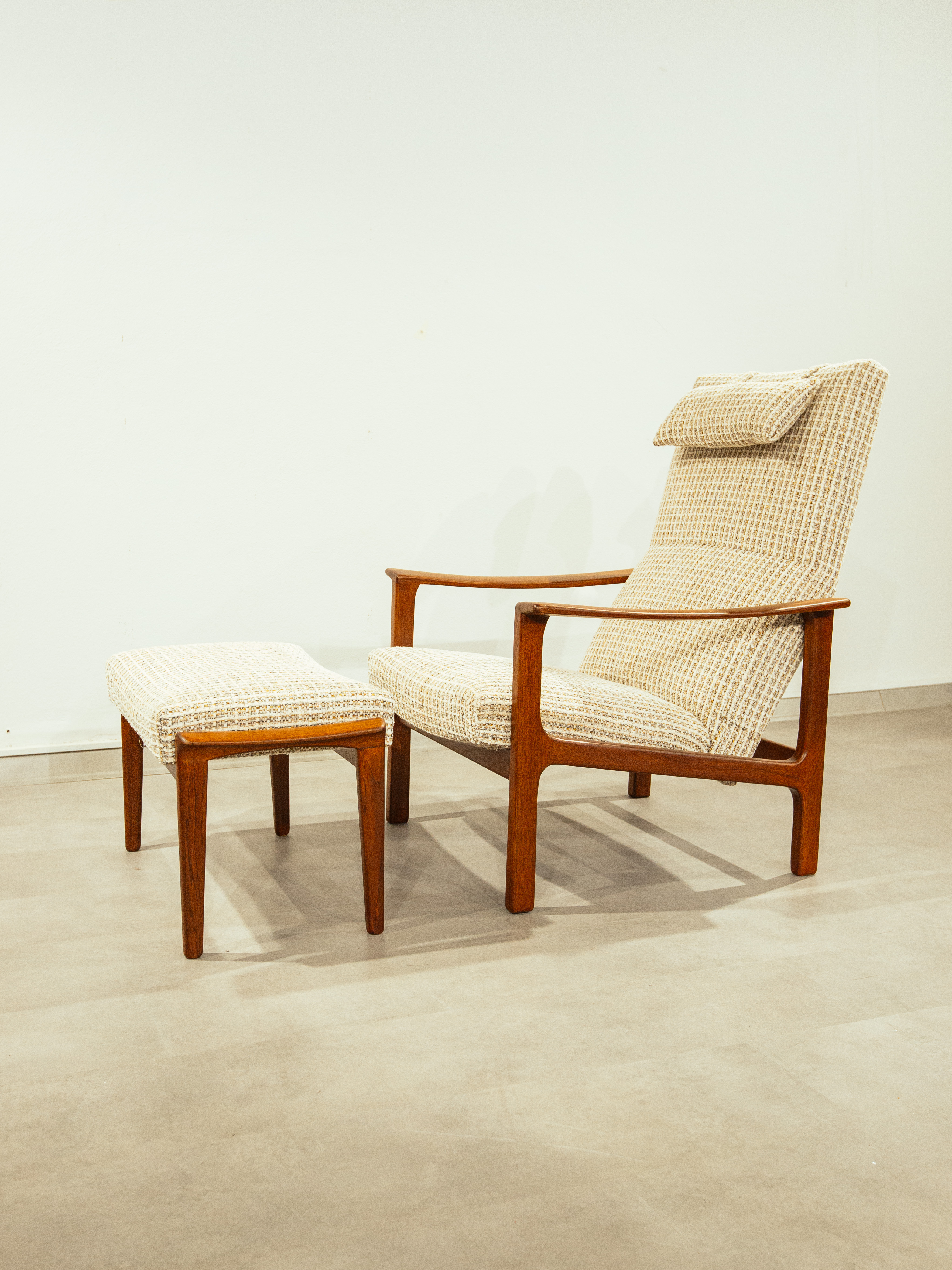 Bröderna Andrersson Chairs with Ottoman 